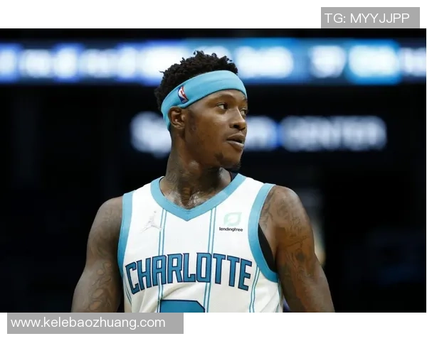 特里罗齐尔带领球队奋勇争先展现领袖风范与比赛激情