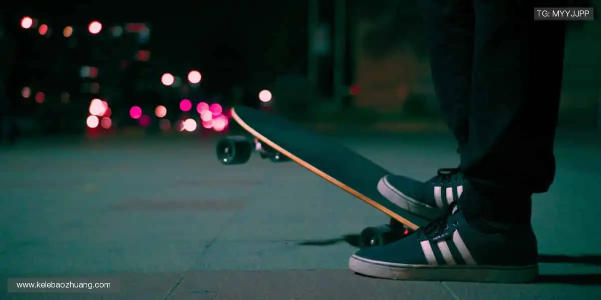 「从球衣到签名纪念品，你的热爱值得专属收藏！🎯点击探索，把偶像带回家！」